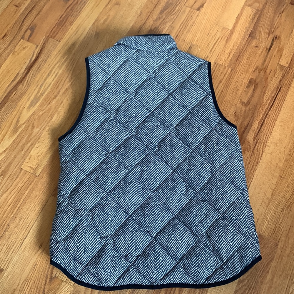 Excellent Condition J. Crew Excursion Quilted Ves… - image 4